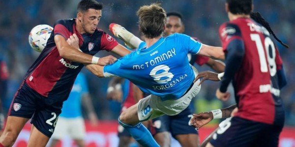 无所不能！小麦倒钩破僵意甲夺冠感动洒泪，曼联多名队友期待加盟那不勒斯