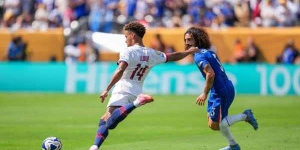 8万人见证！切尔西3-0夺冠，1.2亿超巨造3球吊打欧冠冠军