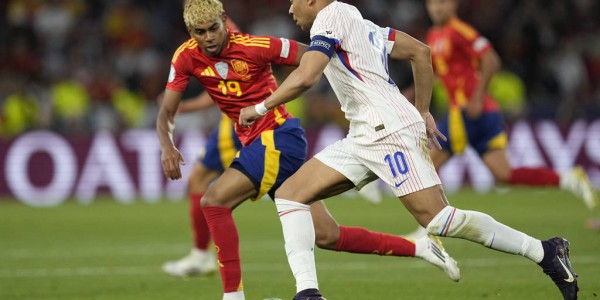 魔怔！亚马尔1年之内6杀姆巴佩 从南天门砍到蓬莱东路